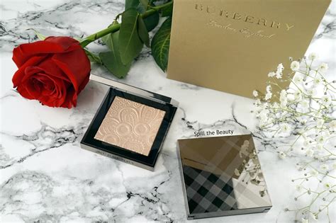 Burberry Fresh Glow • Highlighter Review & Swatches 